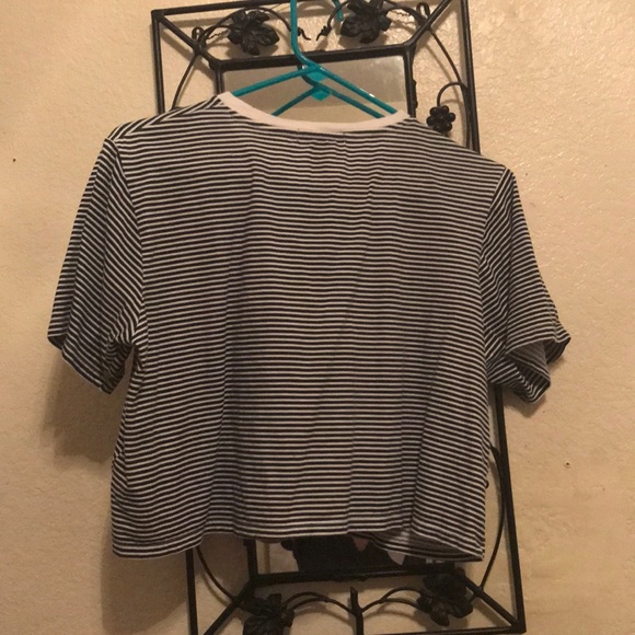 Super cute Rose Embroidered striped tee ! - Picture 4 of 4